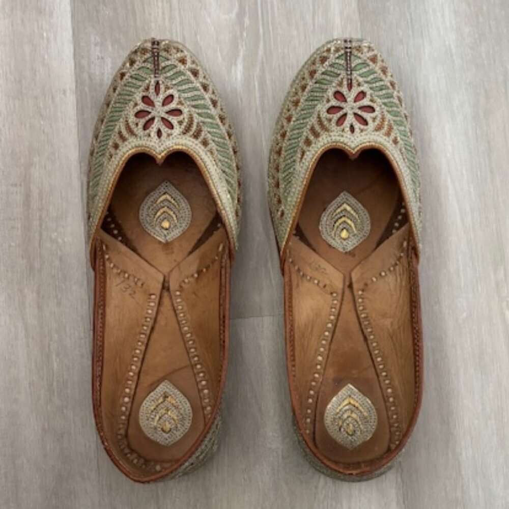 Elegant Bridal Punjabi Jutti - Traditional Handmade Leather Wedding Footwear